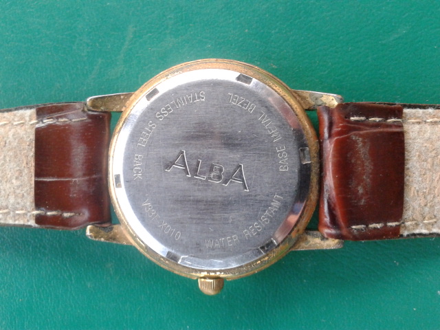 นาฬิกา  alba  พร้อมใช้