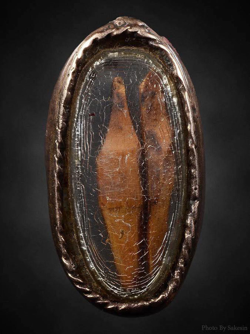 นกสาริกาคู่ไม้แกะหลวงปู่ทิม วัด ละหารไร่