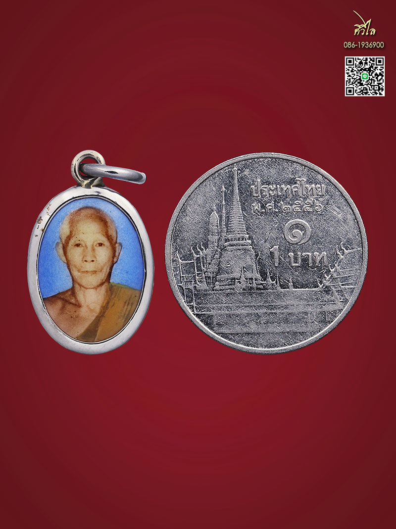 ล็อกเก็ตรุ่นแรกเขียนสีหลวงปู่ครูบาชัยวงค์ วัดพระพุทธบาทห้วยต้ม ฉากฟ้า พิมพ์เล็ก