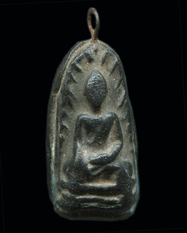 พระเกศาครูบา พิมพ์พระรอด มีห่วง.