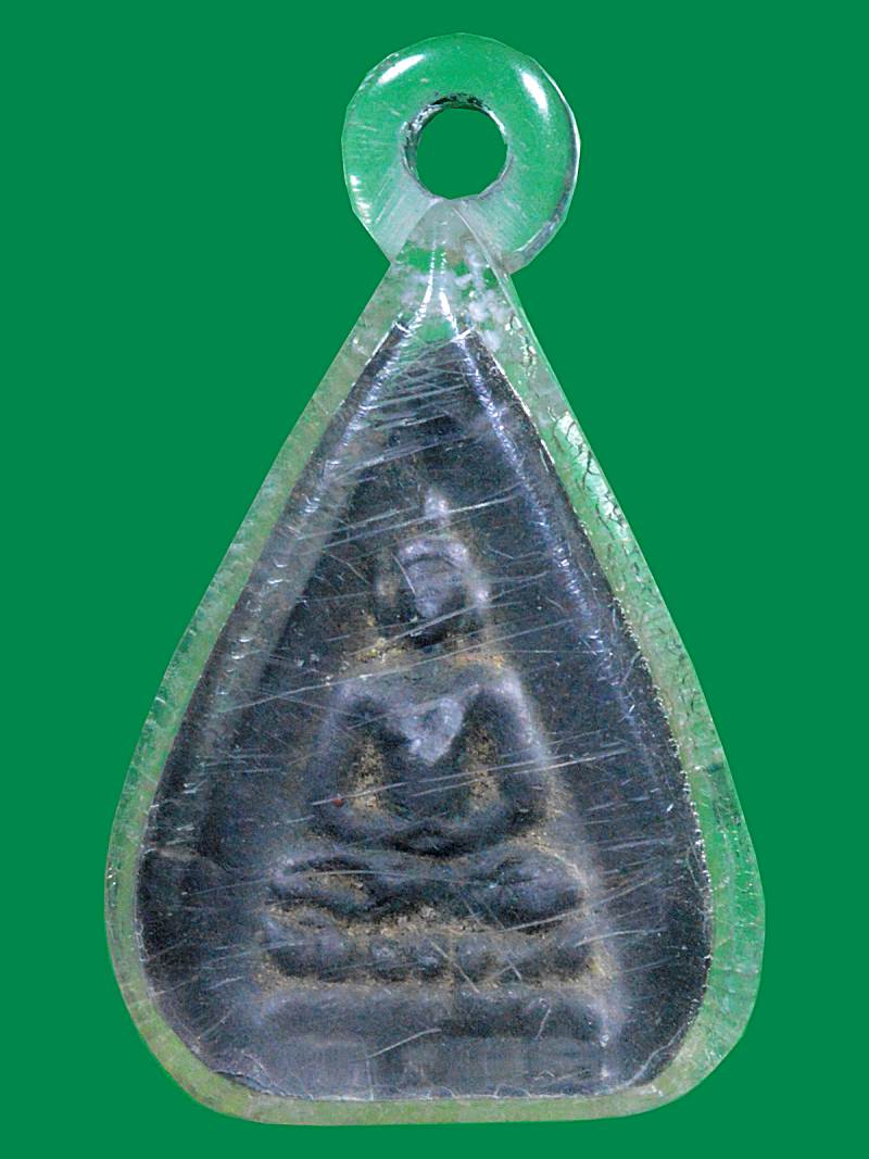 พระเนื้อเมฆพัตรพิมพ์กลีบบัว หลวงปู่บุญ