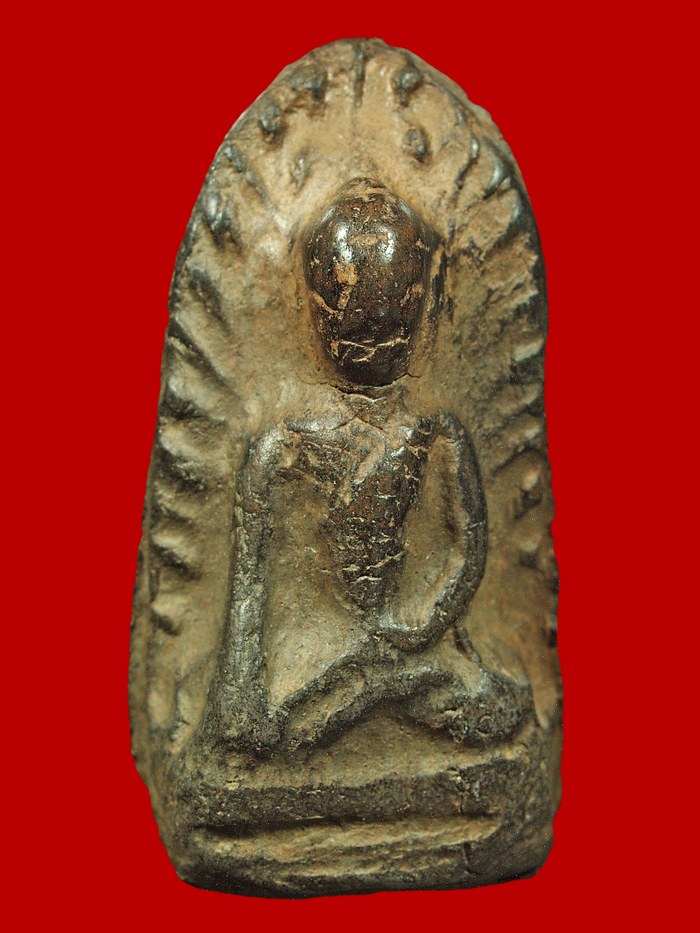 พระรอดน้ำต้น กรุมหาวันลำพูน