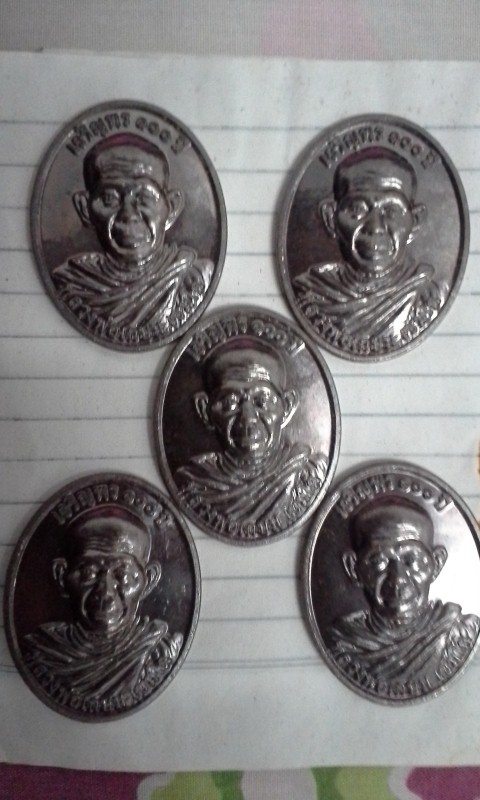เหรียญ 100 ปีหลวงพ่อเกษม สวยๆเลยครับ มีทั้งหมด 5 เหรียญสวยๆเลยครับ