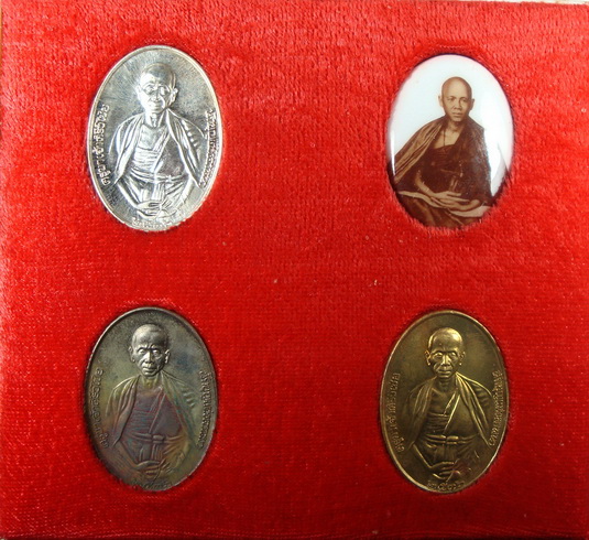 ชุดครูบาศรีวิไชย 115 ปี