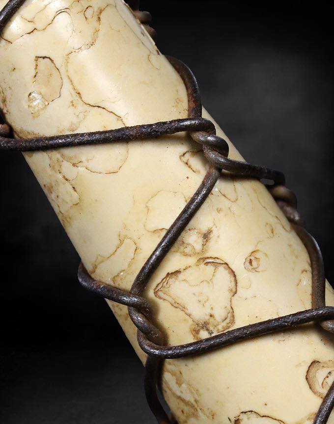 คตงาช้างถักลวดเก่าหิ้ง