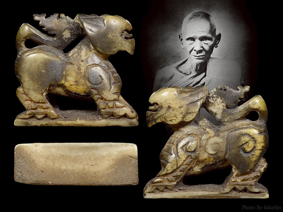 นกสาริกาคู่ไม้แกะหลวงปู่ทิม วัด ละหารไร่