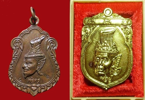  เหรียญพ่อปู่อาจารย์เสนาะสวยเดิมๆหลังมีจาร2องค์