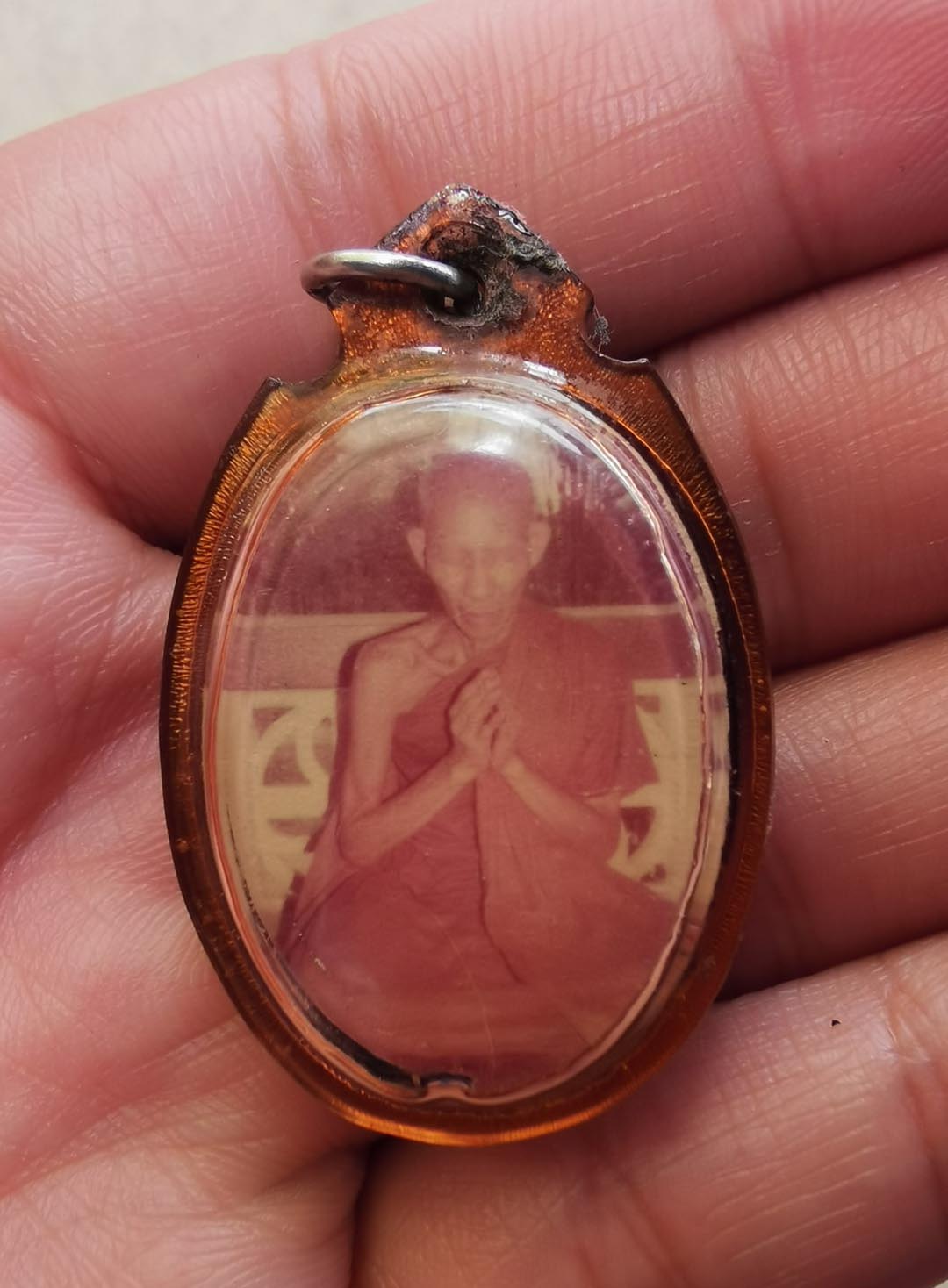 รูปถ่ายหน้าดุหลังภาวนา ปี 2518