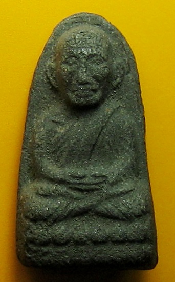 ...หลวงปู่ทวดพิมพ์เล็กหล่อดีครับ...