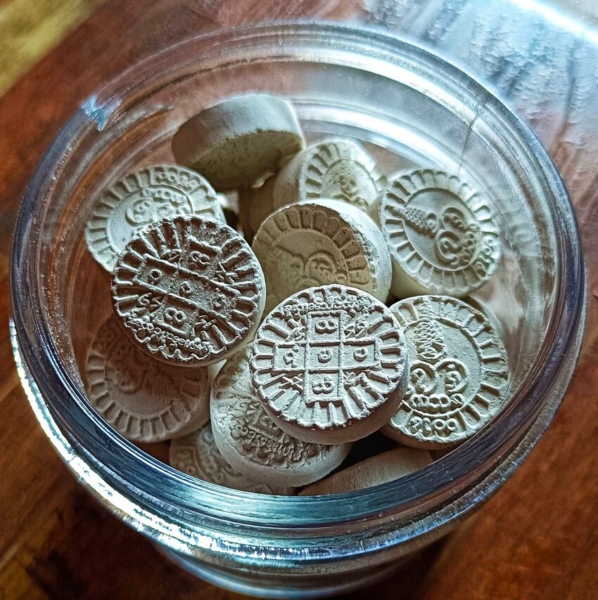 ผงยาปถมัง(ผงเขียนลบ) พระครูบาปัณฑิต๊ะ