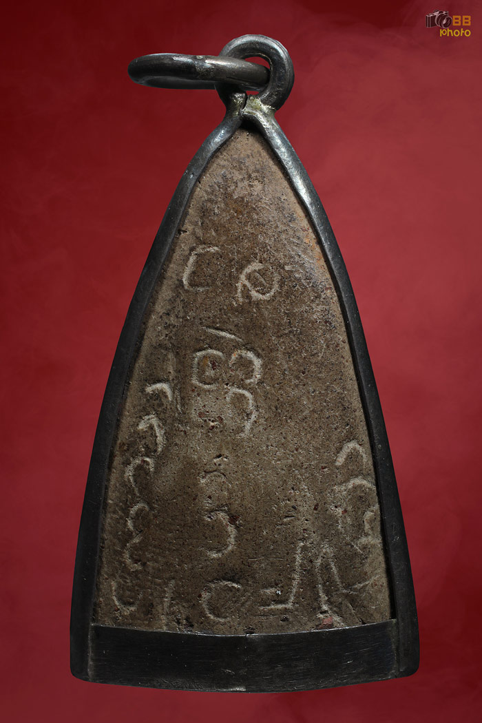 พระผงอัฐิหลังย่นครูบา รุ่นเเรก หลังจาร