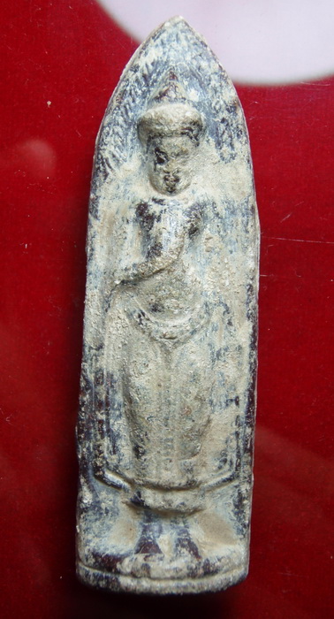 พระยืนขาวๆ