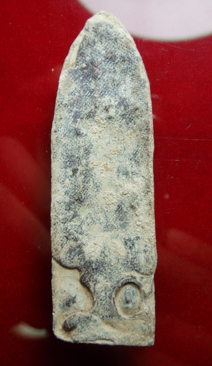 พระยืนขาวๆ