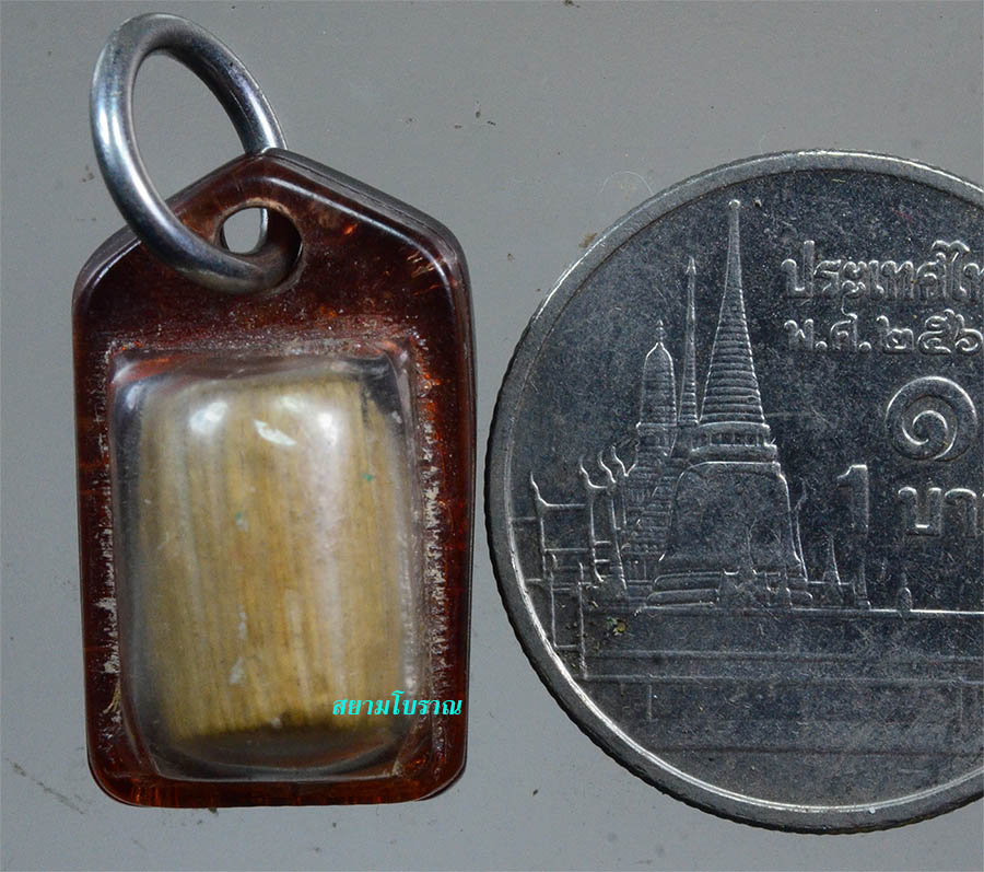 #17856 ตะกรุดไม้ไผ่ตัน เลี่ยมพลาสติกเก่า