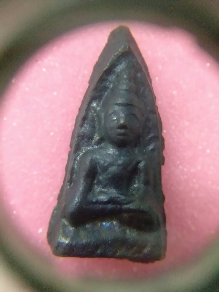 พระรอดวัดหัวข่วง ลำปาง หลวงพ่อเกษม เขมโก ปี 2503 สวยงามาก