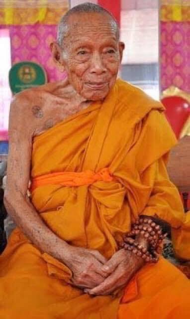 ผ้ายันต์ม้าเสพนางหลวงปู่บุดดา
