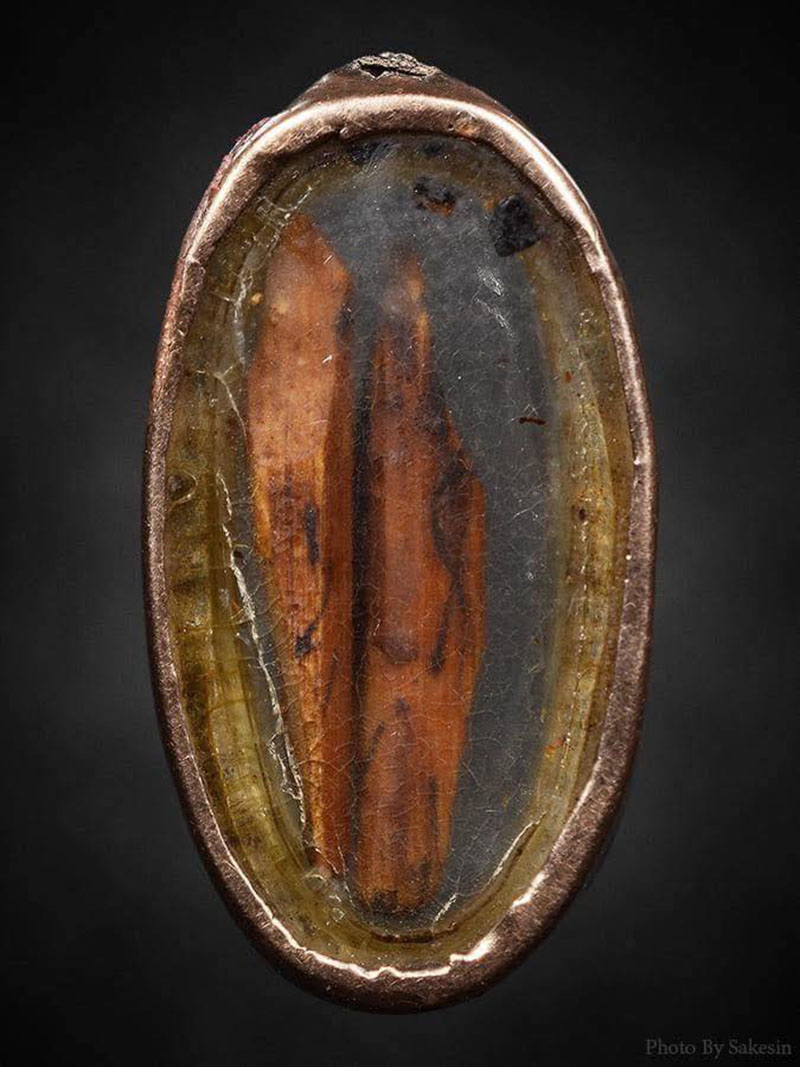 นกสาริกาคู่ไม้แกะหลวงปู่ทิม วัด ละหารไร่