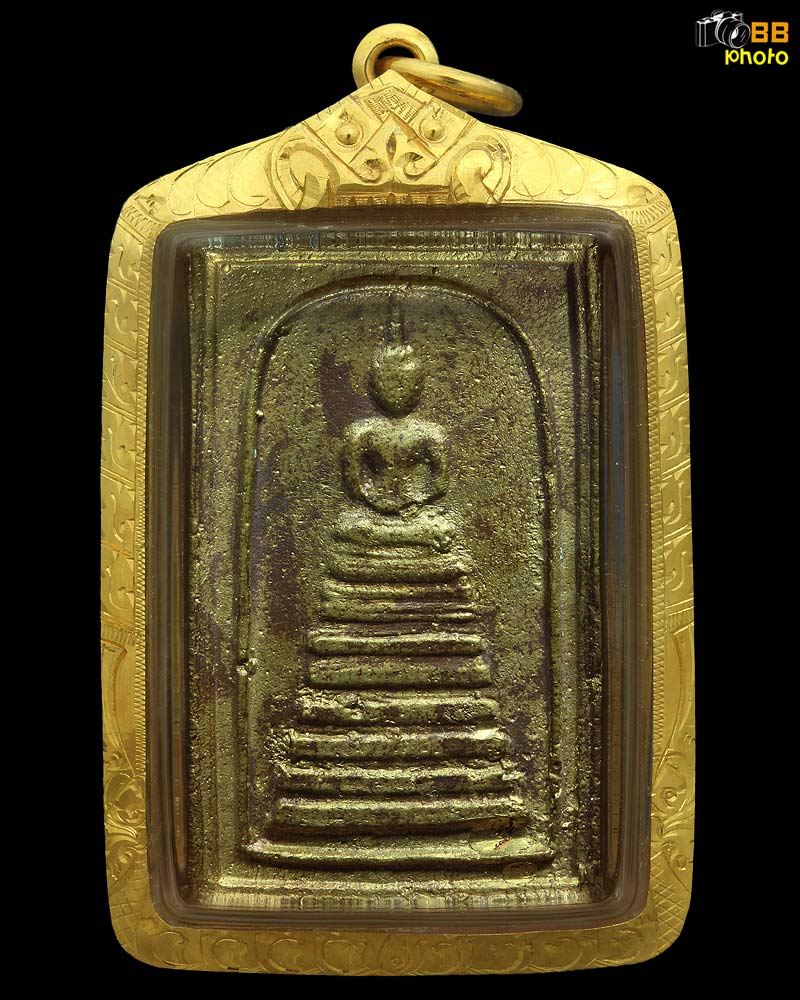 พระสมเด็จเนื้อทองระฆัง ครูบาขันแก้ว  เลี่ยมทอง พร้อมใช้