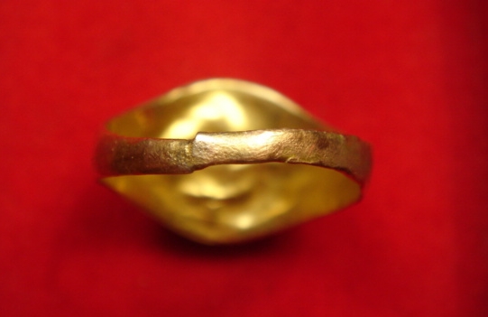 แหวนทองคำหลวงปู่แหวนรุ่นแรก