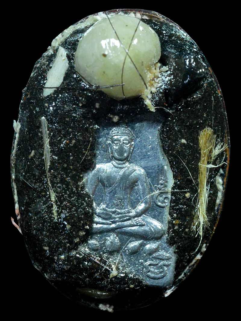 ล็อกเก็ตบูชาครูอาจารย์เบส เมืองฝาง