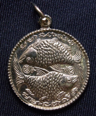 เหรียญปลาตะเพียนนำโชค ครูบาดวงดี วัดท่าจำปี ปี2518 เนื้อทองแดงกะไหล่เงิน 