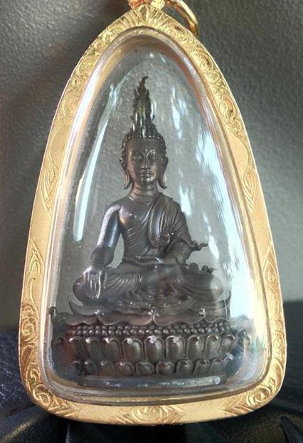 กริ่งประทานยศประทานบารมี นวะ อุปกรณ์ครบครันมาพร้อมกับกรอบทอง น้ำหนักทองประมาณ ๒ สลึง หมายเลข 01511 ผ