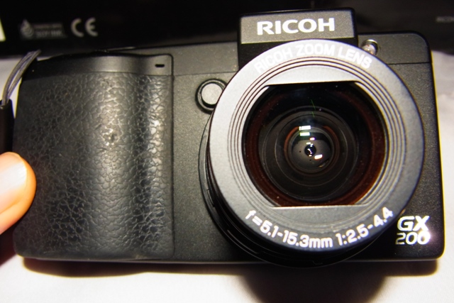 สุดยอดกล้องคอมเเพค RICOH GX200 