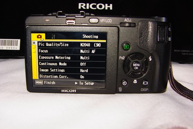 สุดยอดกล้องคอมเเพค RICOH GX200 