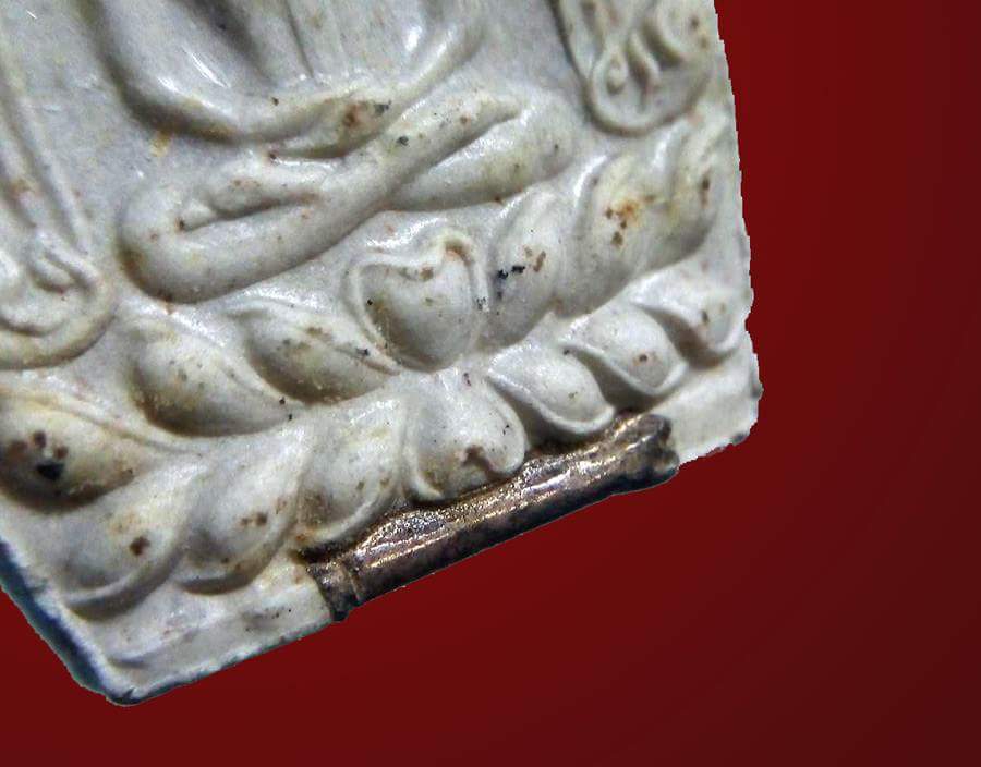  พระผงเจ้าสัว รุ่น บารมี 81 หลวงพ่อเกษม เขมโก สำนักสุสานไตรลักษณ์ จ.ลำปาง ฝังตะกรุด เงิน ปี 2535