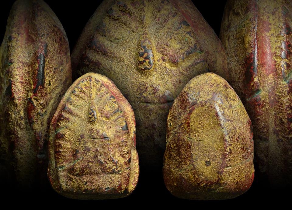 สุดยอดหายากสมบูรณ์ เกศาครูบาศรีวิชัย พิมพิ์พระประธานรัศมี ลง รักเปียกทองสมบูรณ์ สำหรับท่านที่สะสม