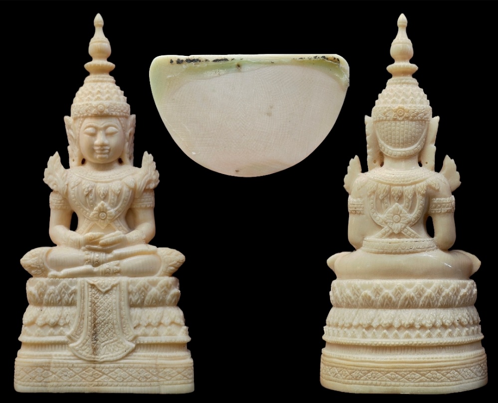 พระแก้วมรกต ทรงเครื่องฤดูร้อน พร้อมซุ้ม