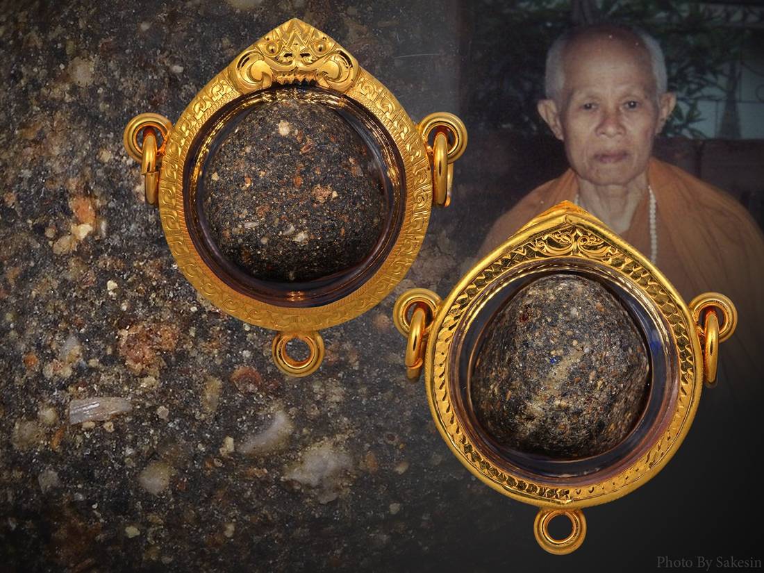 ลูกอมรุ่นแรกครูบาปากกองเนื้อคลุกรักหายาก