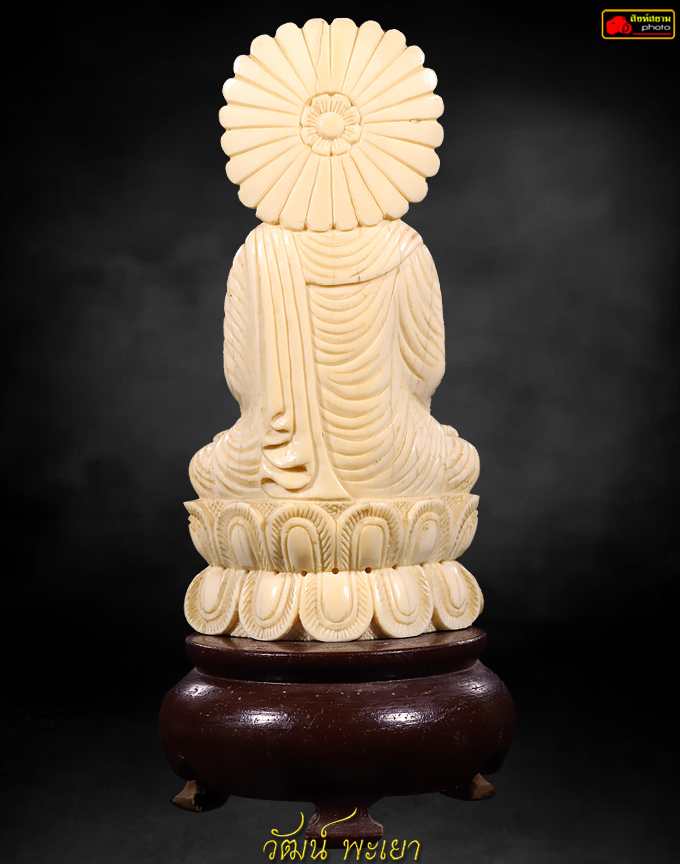 พระพุทธรูปJาช้างแกะสลักมีรัศมี 
