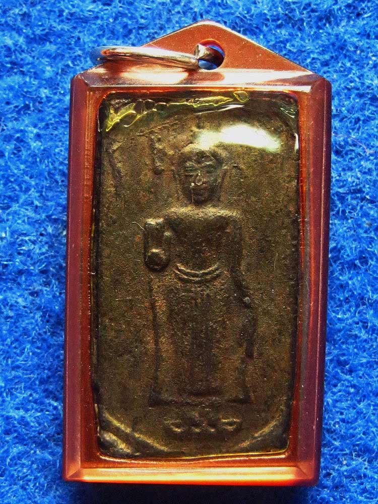 หลวงปู่ศุข พิมพ์พิเศษ มีปีก ไม่รู้ว่าตะกั่วหรือทองเหลืองเลี่ยมเก่า พระบ้านเพื่อน มีองค์เดียว เคาะเดี