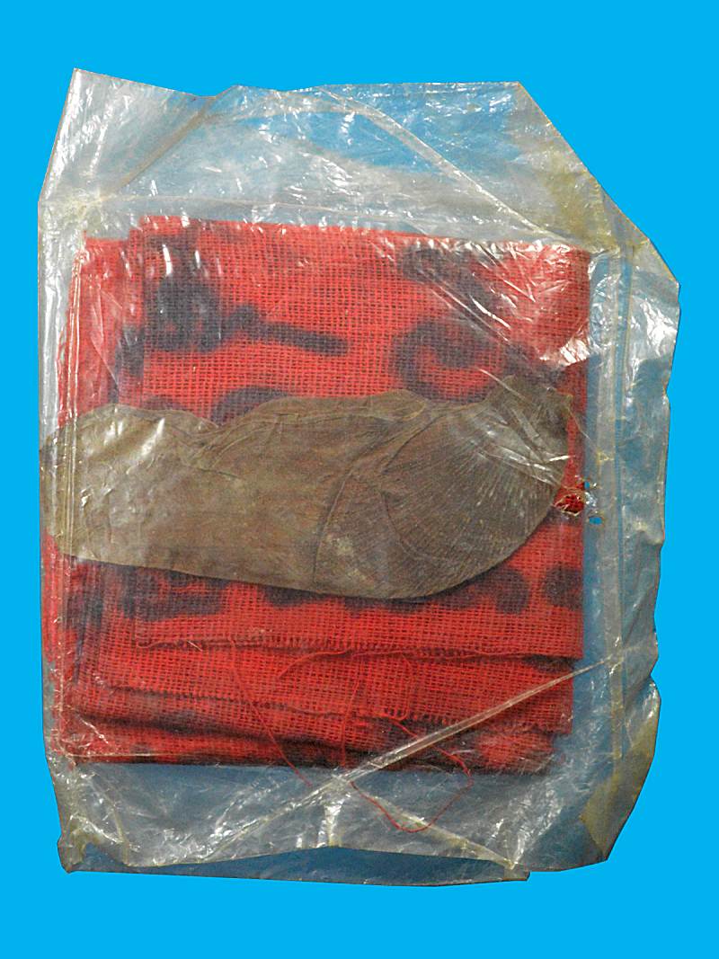 ผ้ายันต์แดงคุ้มกันภัย เมตตา โชคลาภมีว่าน