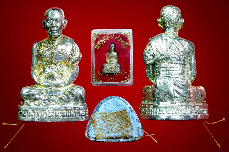 รูปหล่อรุ่นแรกครูบาจันทร์แก้ว  วัดสรีสว่าง  กะไหล่เงิน สวยกล่องเดิมครับ