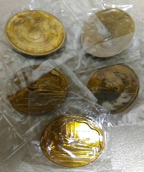 เหรียญพระนอนวัดโพธิ์ หลัง ภปร ในหลวงครบ 5 รอบ ปี30 จำนวน 5 เหรียญ เหรียญสวยพร้อมซองเดิมครับ #2