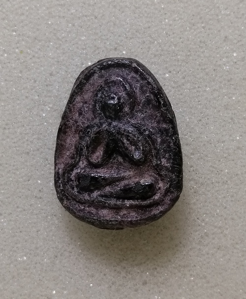 พระปิดตาไม่รู้ที่ เนื้อผงคลุกรัก