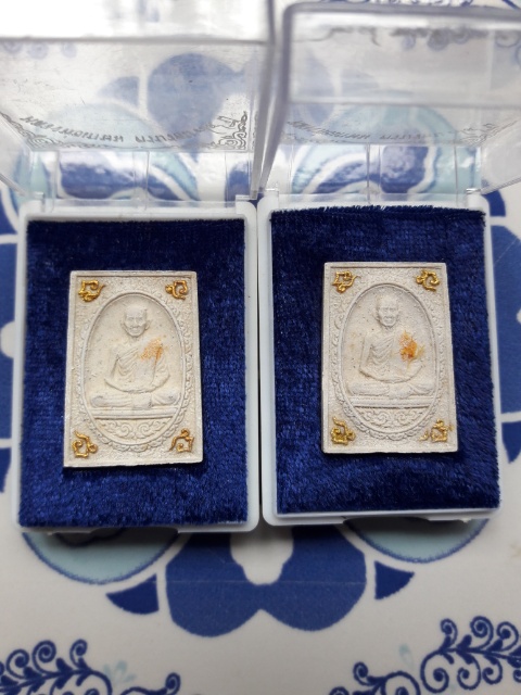 พระผงตะกรุดทองคำหลวงพ่อเกษม4องค์สวยเดิมพร้อมกล่อง