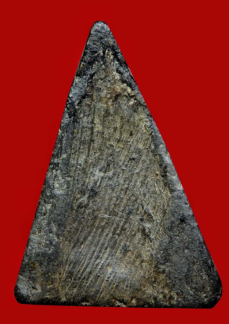 พระนางกำแพง สามเหลี่ยม พิมพ์ตื้น