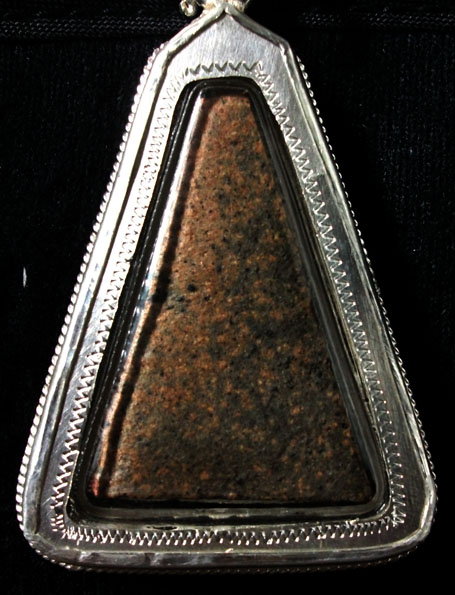 พระร่วงนั่งหลังตัน เนื้อดิน กรุวัดช้างล้อม สุโขทัย