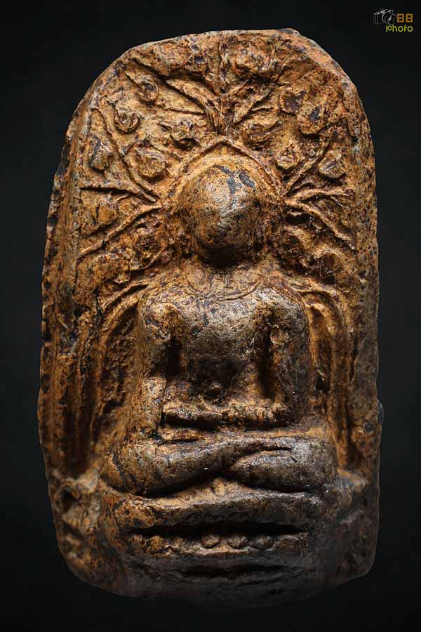 พระคงลําพูน เนื้อเขียว มีหน้าตา