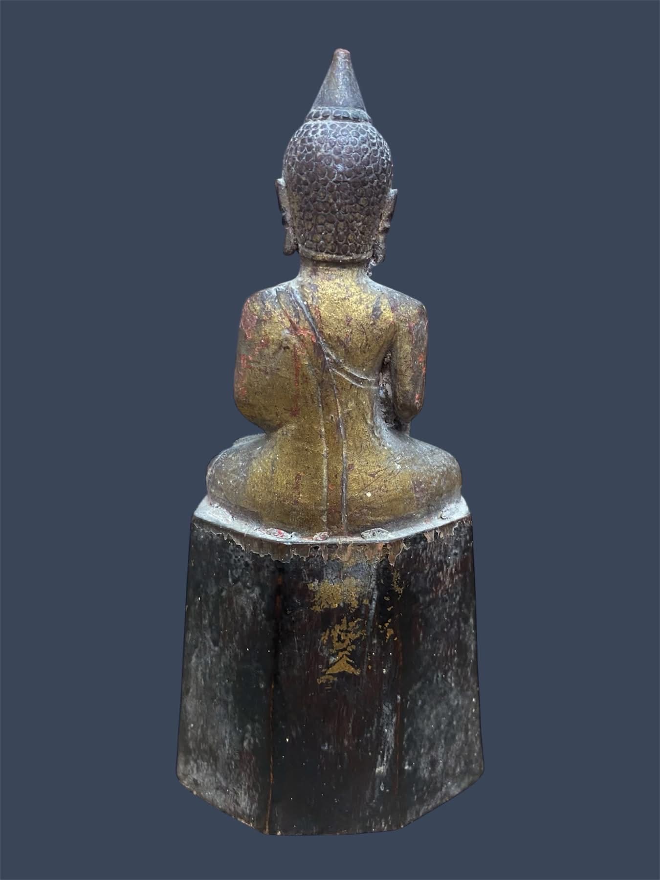 พระเจ้าไม้ล้านนา พุทธลักษณะสิงห์สาม