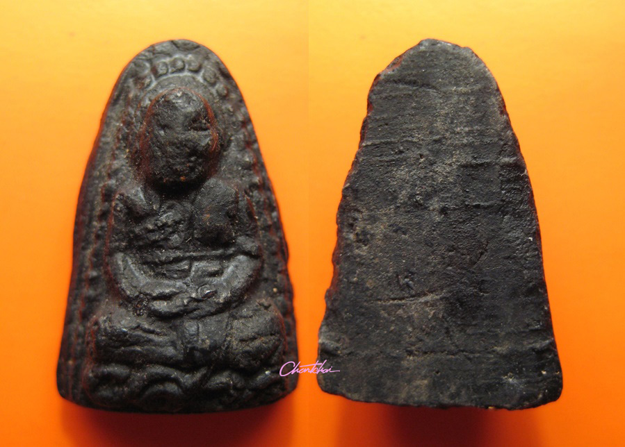 เกจิลำพูน พระผงเกศา ครูบาเสาร์  ยุคต้น สวย หายากแต้ๆครับ 