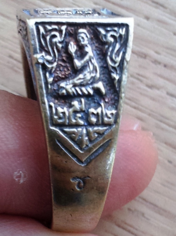 แหวนหน้าพระพุทธเนื้อเงินปี 2532 โค้ดพ.ศ. หลวงปู่ดู่วัดสะแก