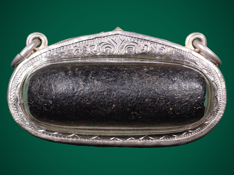 ตะกรุดล้านนา8(ก่าสะท้อนพอกครั่ง)