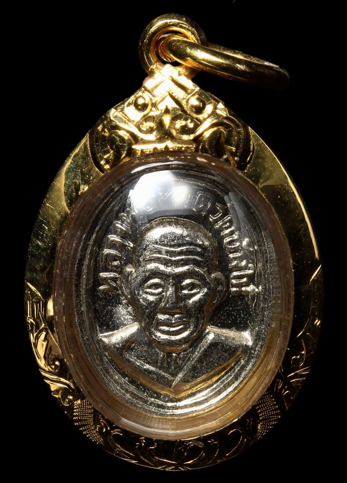 เม็ดแตง  เลี่่ยมใช้ ทองปลั่งครับ