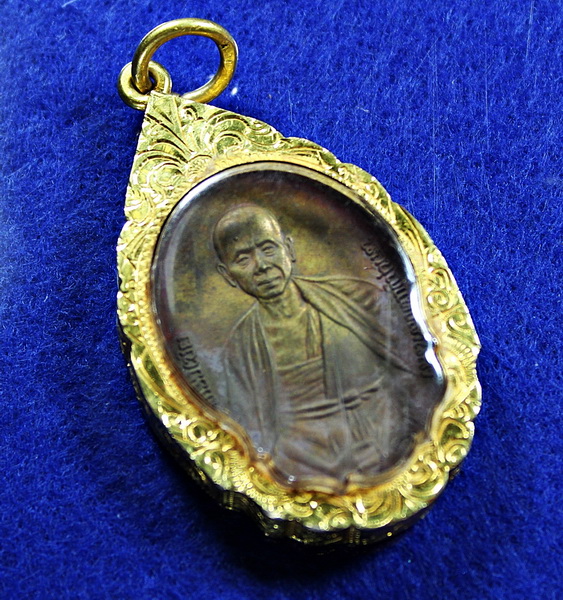 เหรียญครูบาเจ้าศรีวิชัย ปี ๓๖ เนื้อนวะโลหะ ผิวคลาสิคที่สุดที่เคยเห็นมา แก่ทองแบบสุดๆจริงๆ 