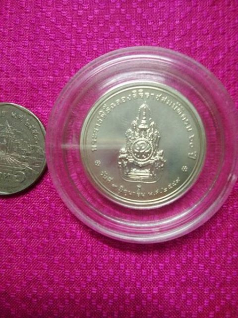เหรียญครองราช60ปีเนื้อเงินแท้หนัก15กรัม