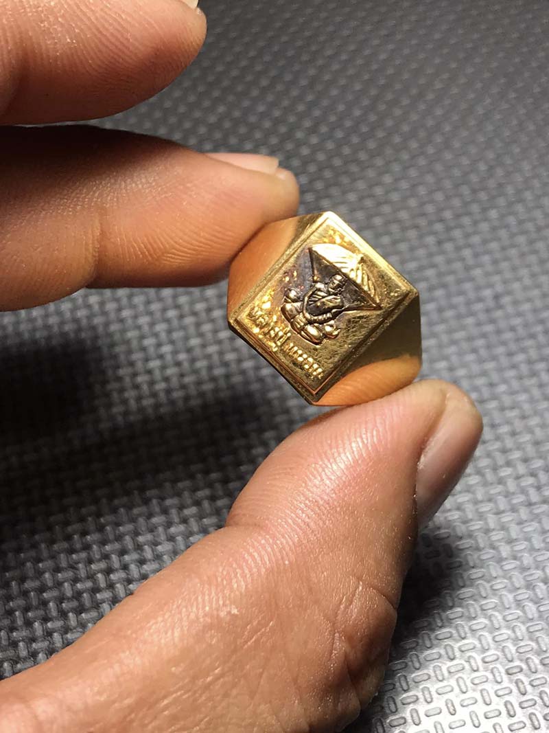 แหวนปักกลด หลวงปู่แหวนรุ่นแรก ปี2517 เนื้อทองคำ